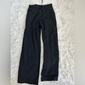 Lululemon black pants size 4